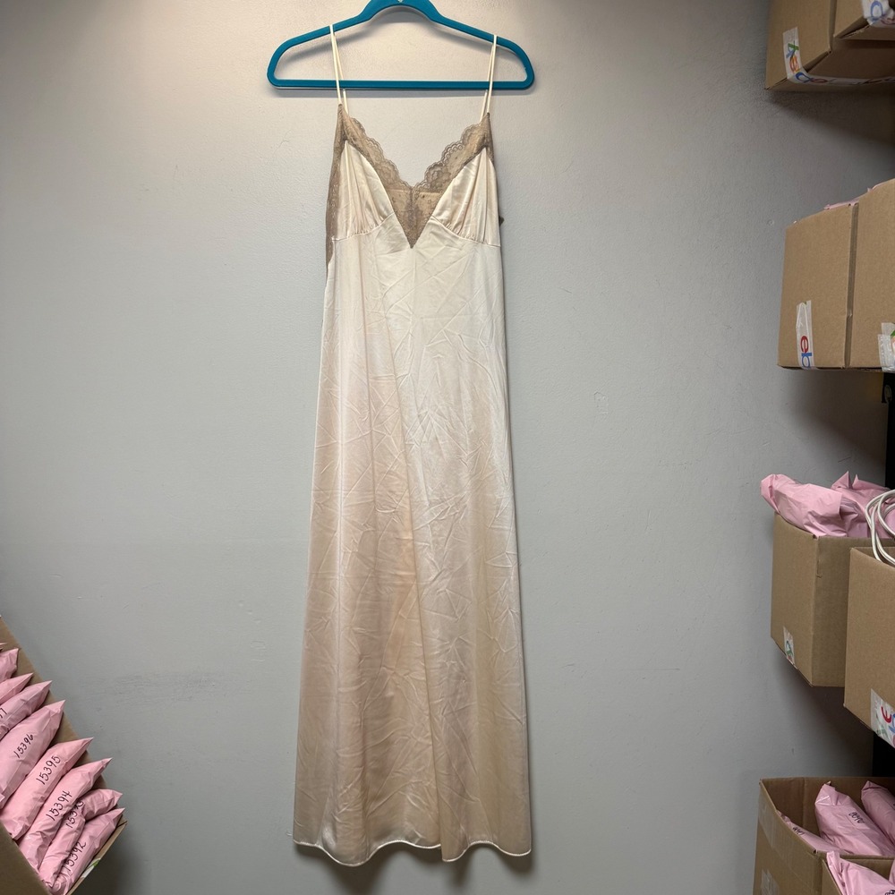 JCPenney Nightgown Womens M Champagne Excellent Vintage Lace Trim Maxi Slip